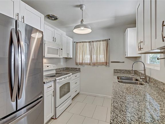 5th image of 1354 Douglas Dr