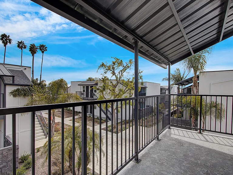 The Californian Apartments- HB — Photo 9
