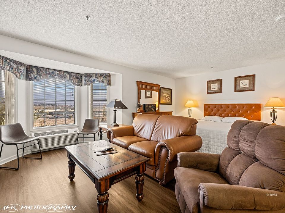 1st image of 555 Highland Dr #301