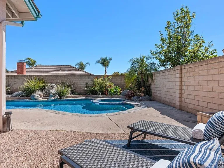1713 W Country Club Ln W — Photo 26