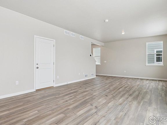 5th image of 924 Harvard St