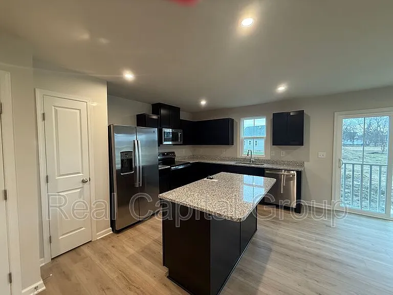 106 South Dr — Photo 11