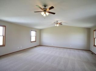 9455 W 250th St, Belle Plaine, MN 56011
