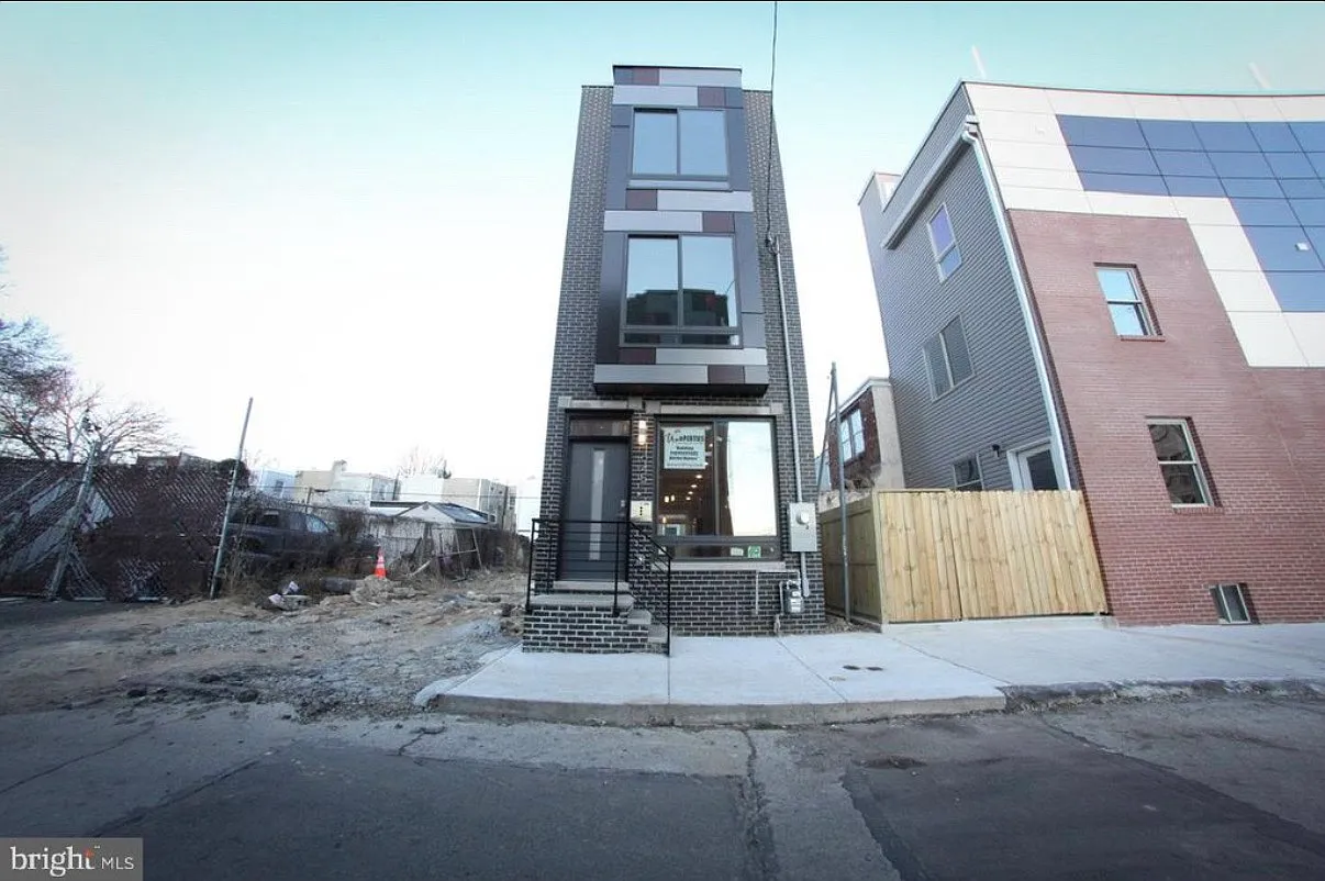 4 bed, 1875 sqft, $2,350 — Photo 1