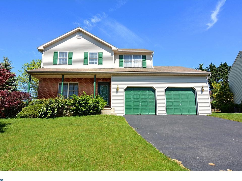 1st image of 325 Dogwood Ln