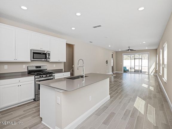 4th image of 198 Sweet Oak Way