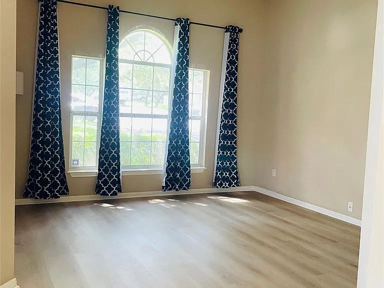 5700 Lomita Verde Cir — Photo 3