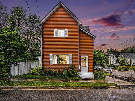 2nd image of 201 Page St NE