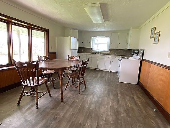 3rd image of 1327 Township Road 593
