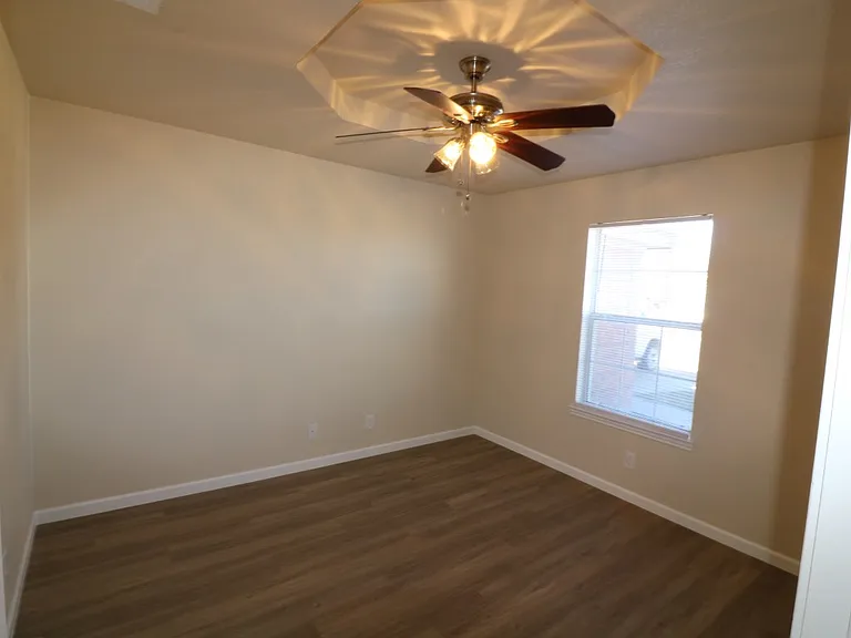 4304 Captain Dr — Photo 14