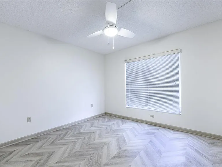 2300 Aaron St #114 — Photo 17