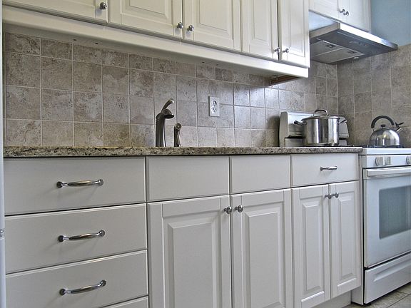 2nd image of 20 Stratford Ave