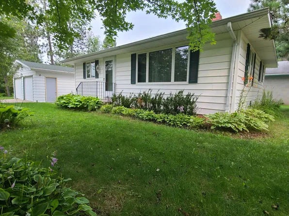 N9451 Parkway Rd, Crivitz, WI 54114