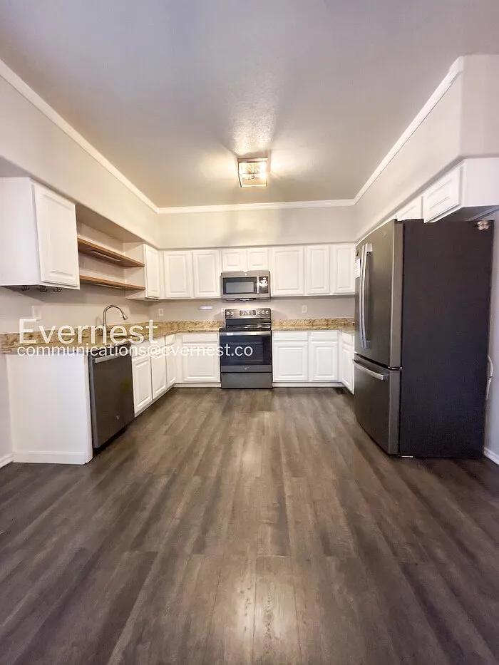 2 bed, 2.5 bath, 1200 sqft, $2,695 — Photo 3