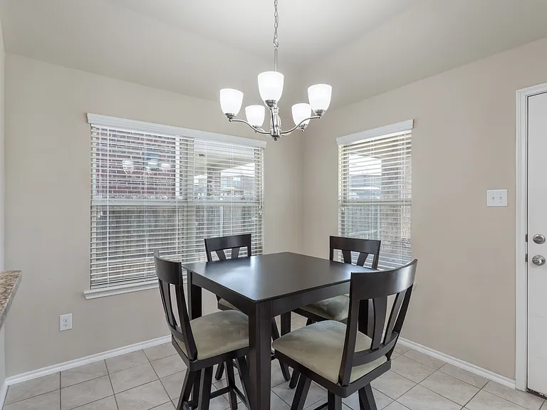 912 Lake Cypress Ln — Photo 15