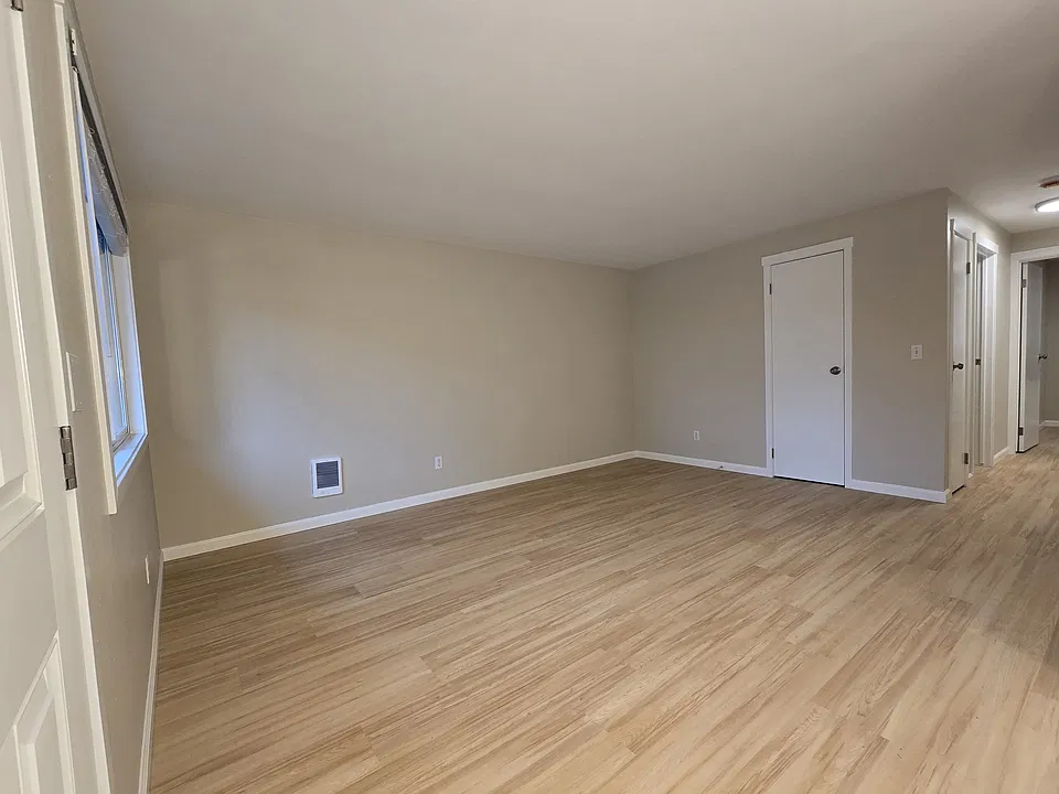 Living room lookin ginside