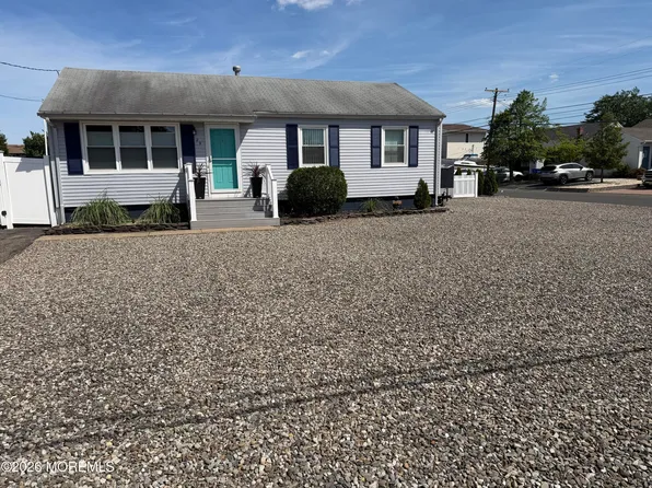 29 Clarkson Drive, Toms River, NJ 08753