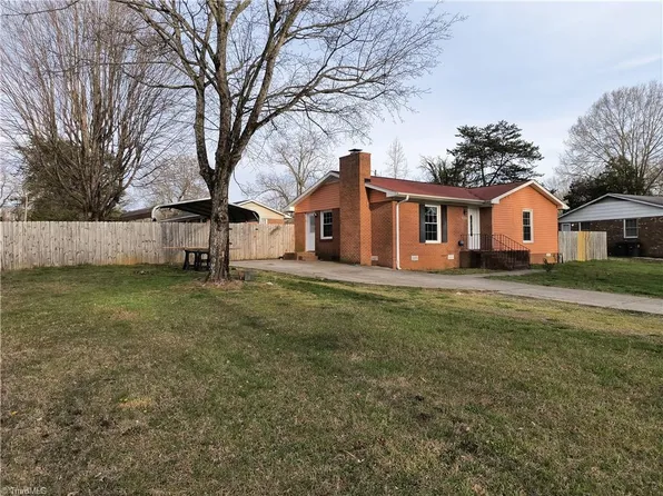 3831 Hartford St, Winston Salem, NC 27106