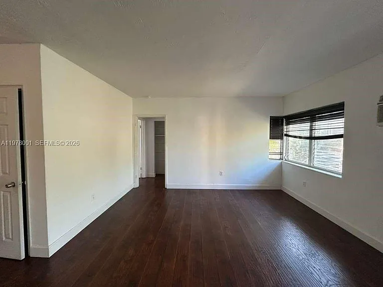 8321 Crespi Blvd #7 — Photo 3