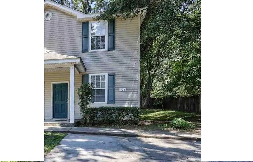 3 bed, 1360 sqft, $1,600 — Photo 4