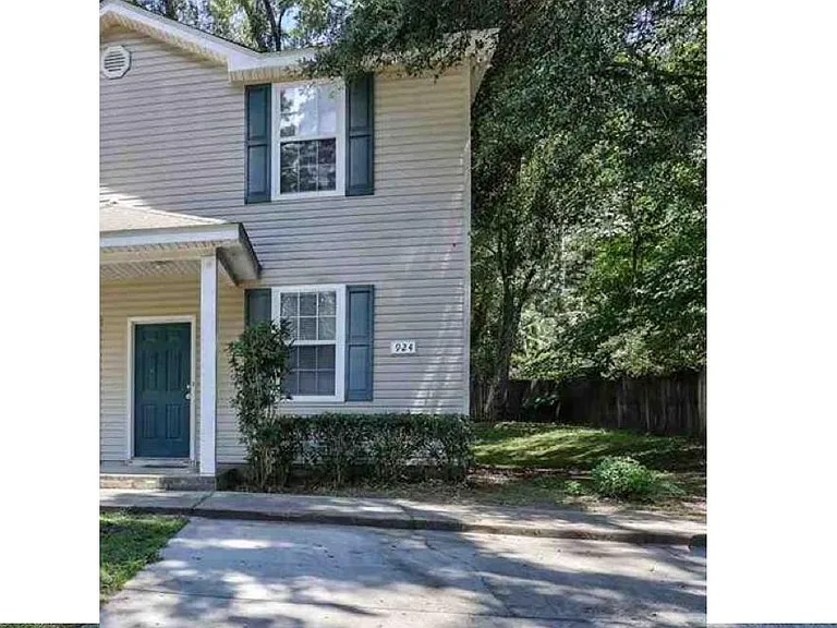 924 Ashburn Dr #2 — Photo 4