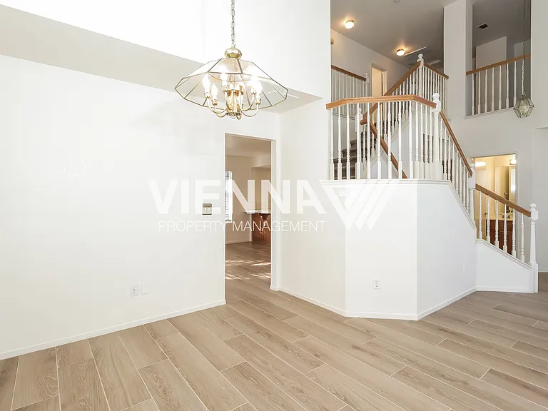 8263 Windwood Way — Photo 5