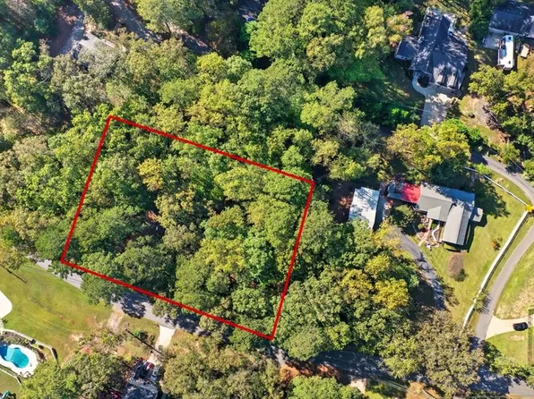 812 Willow Oak Dr, Woodstock, GA 30189