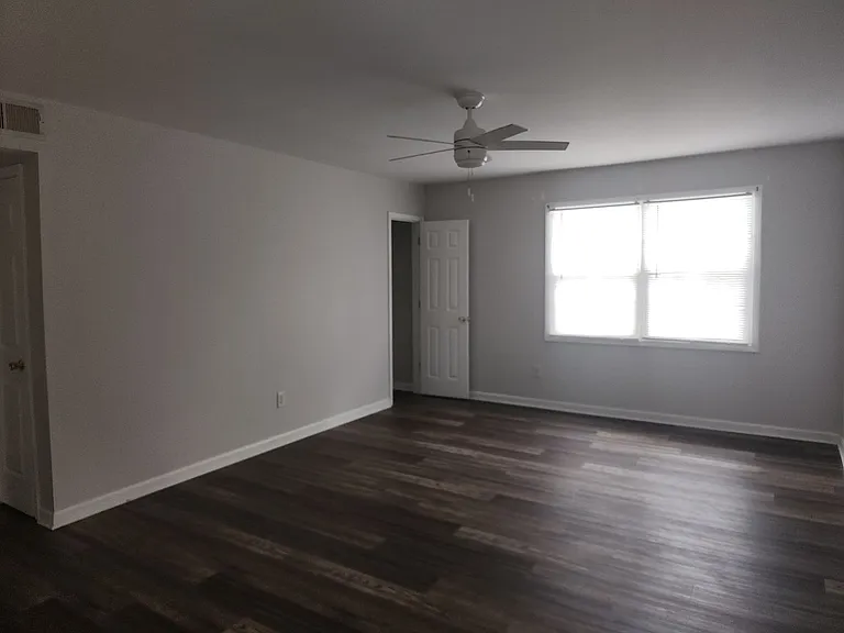616 Davie Ave — Photo 5