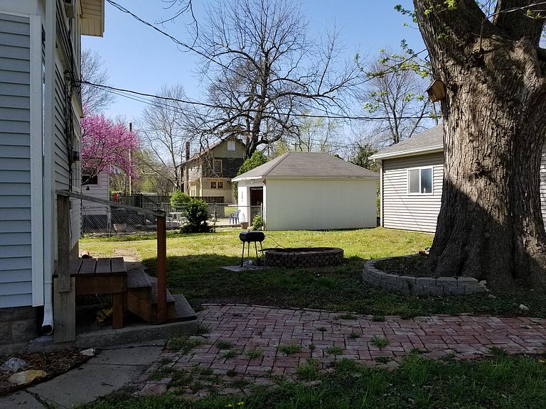 422 S Oak St Ottawa, KS, 66067 Apartments for Rent Zillow