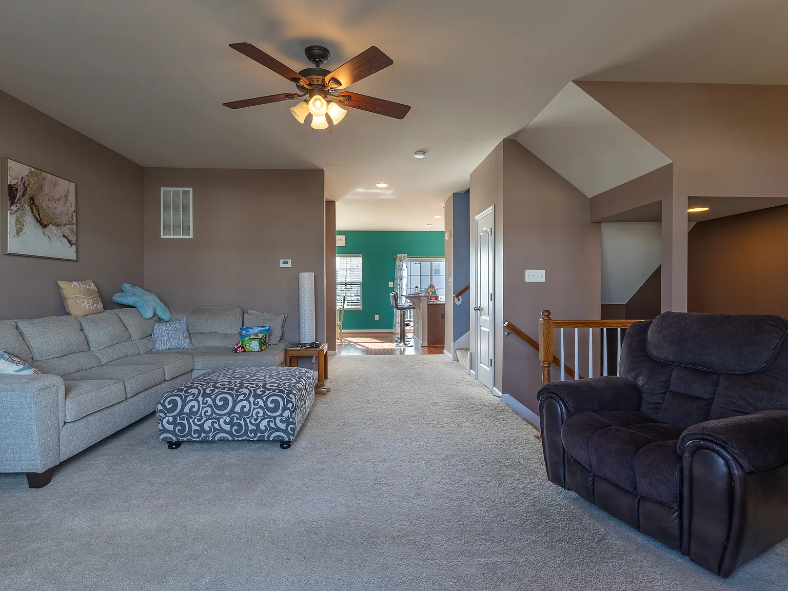 3 bed, 3.5 bath, 2125 sqft, $2,500 — Photo 2