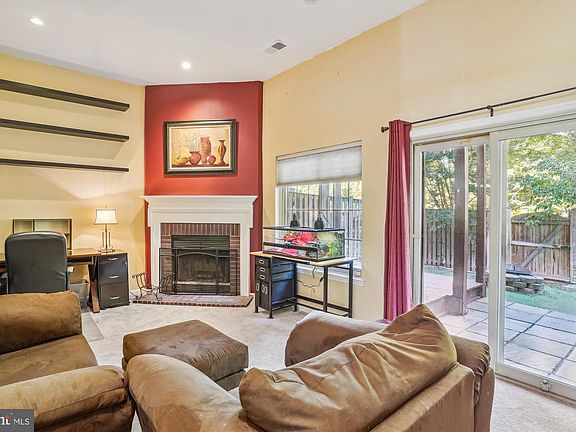 3rd image of 44040 Gala Cir