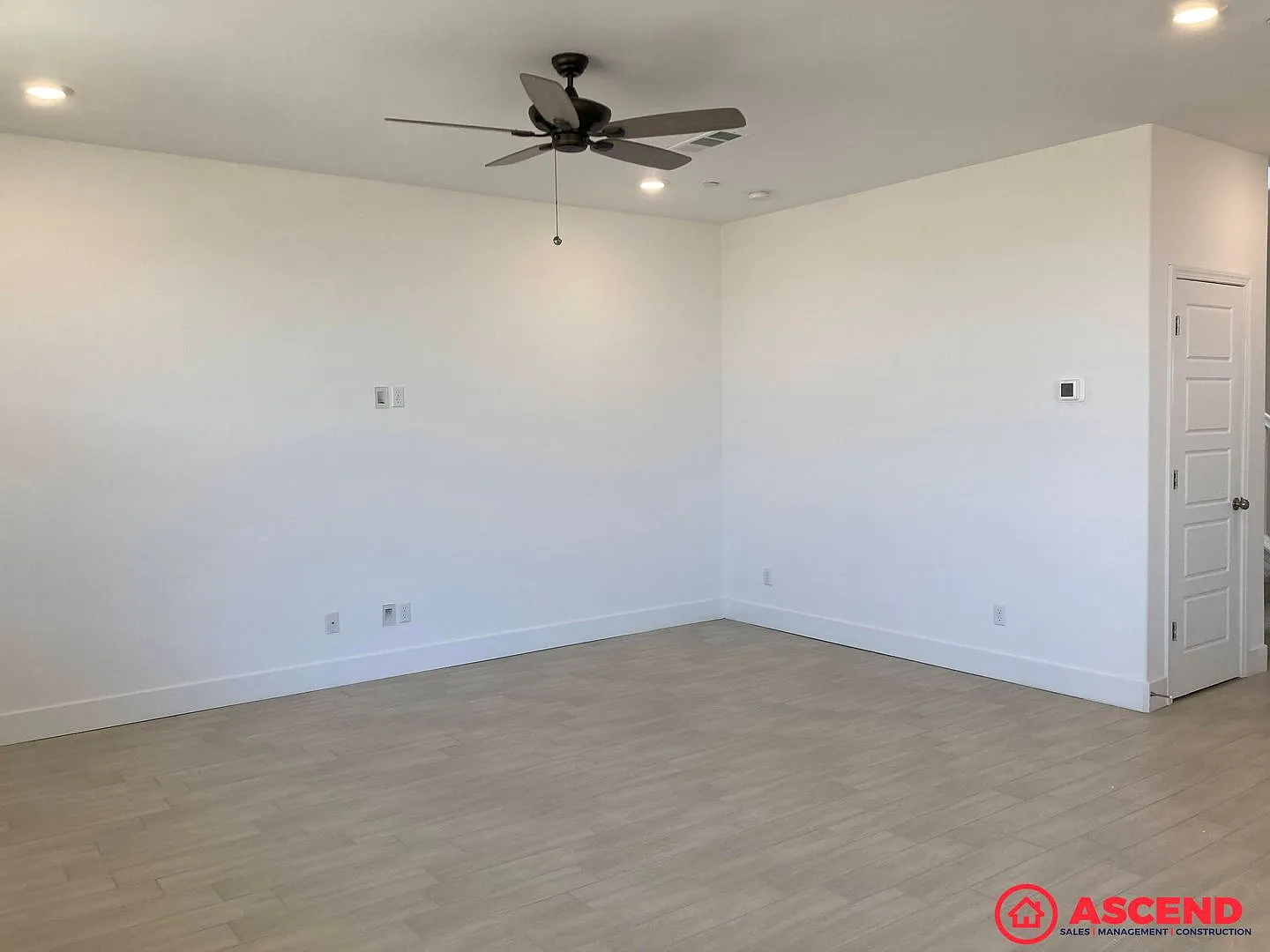 Spacious Home Located in Shafter! — Photo 4