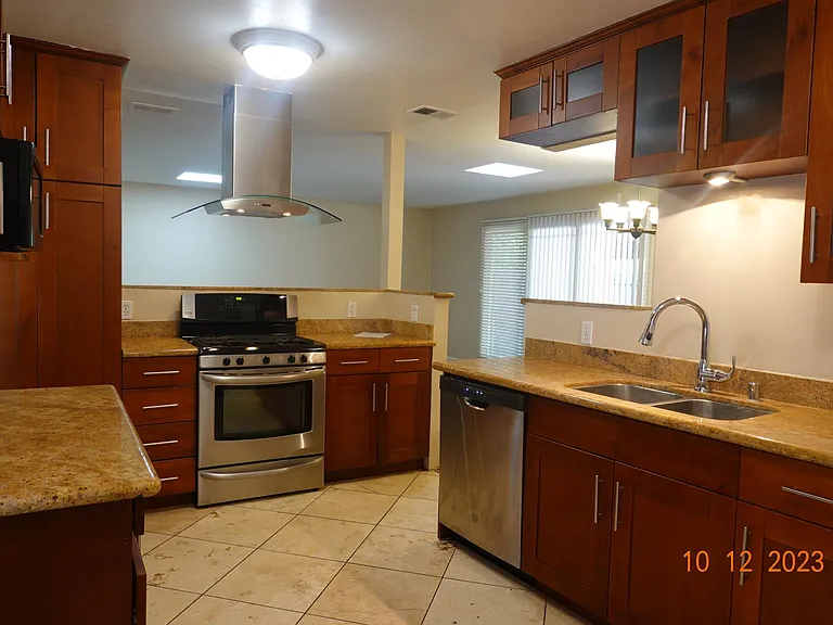 3417 Toledo Way — Photo 7