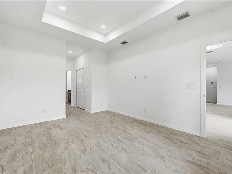 1018 Kent St E — Photo 14
