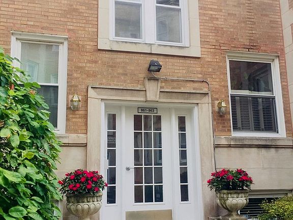 2nd image of 861 W Cornelia Ave APT Gdn