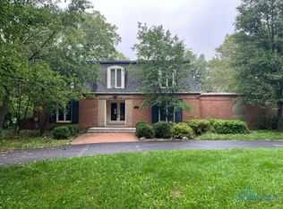 2426 Hawthorne Rd, Fostoria, OH 44830