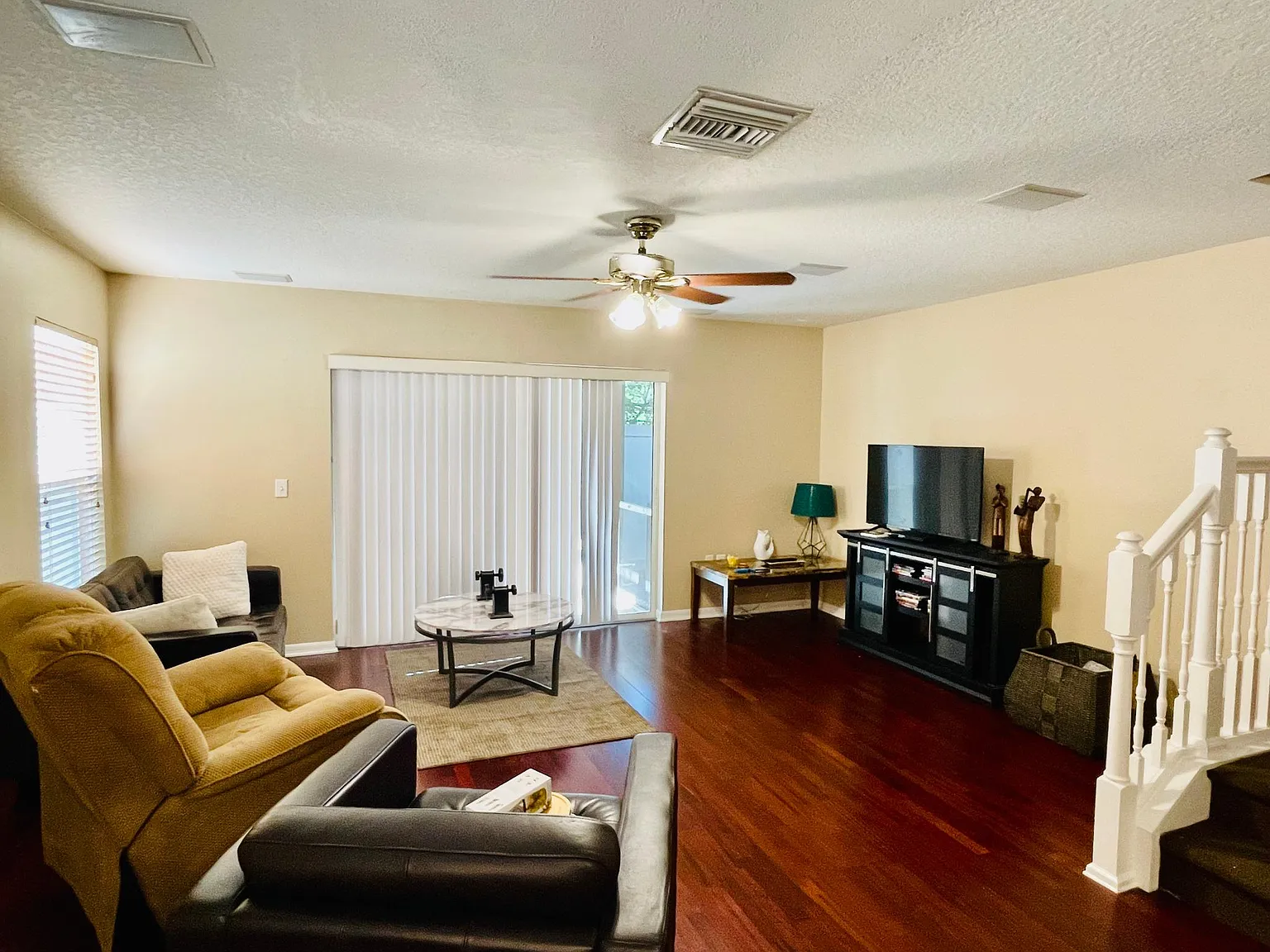 3 bed, 1725 sqft, $2,100 — Photo 4