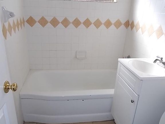5th image of 8784 95th Ter