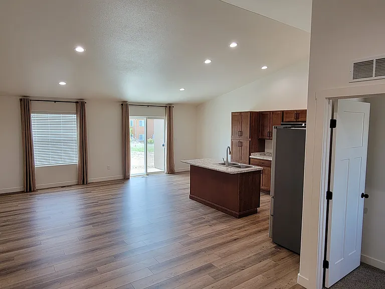 246 W Kyle Dr — Photo 5