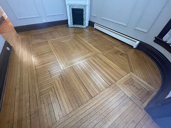 4th image of 827 W Wayne St APT 1