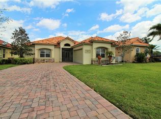 30045 Island Club Dr, Tavares, FL 32778