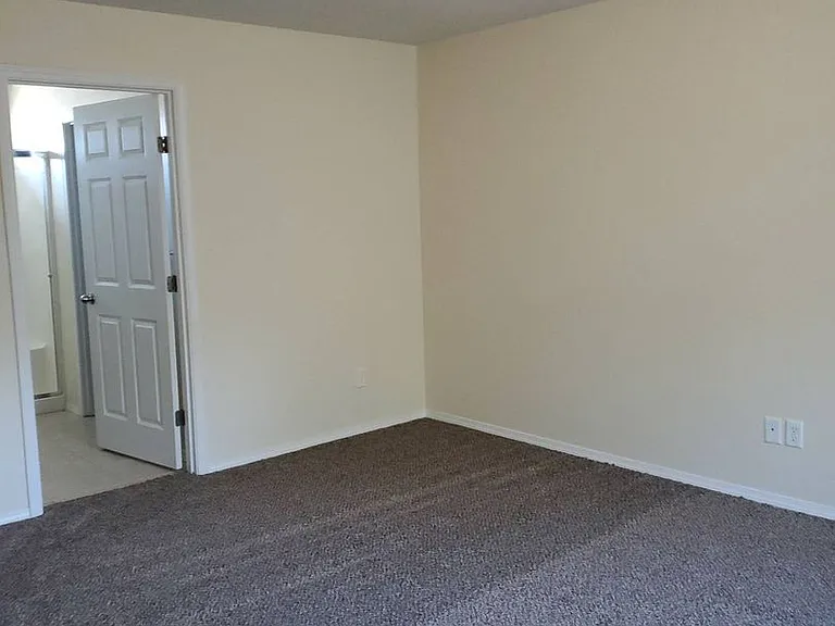 460 Laguna Dr — Photo 19