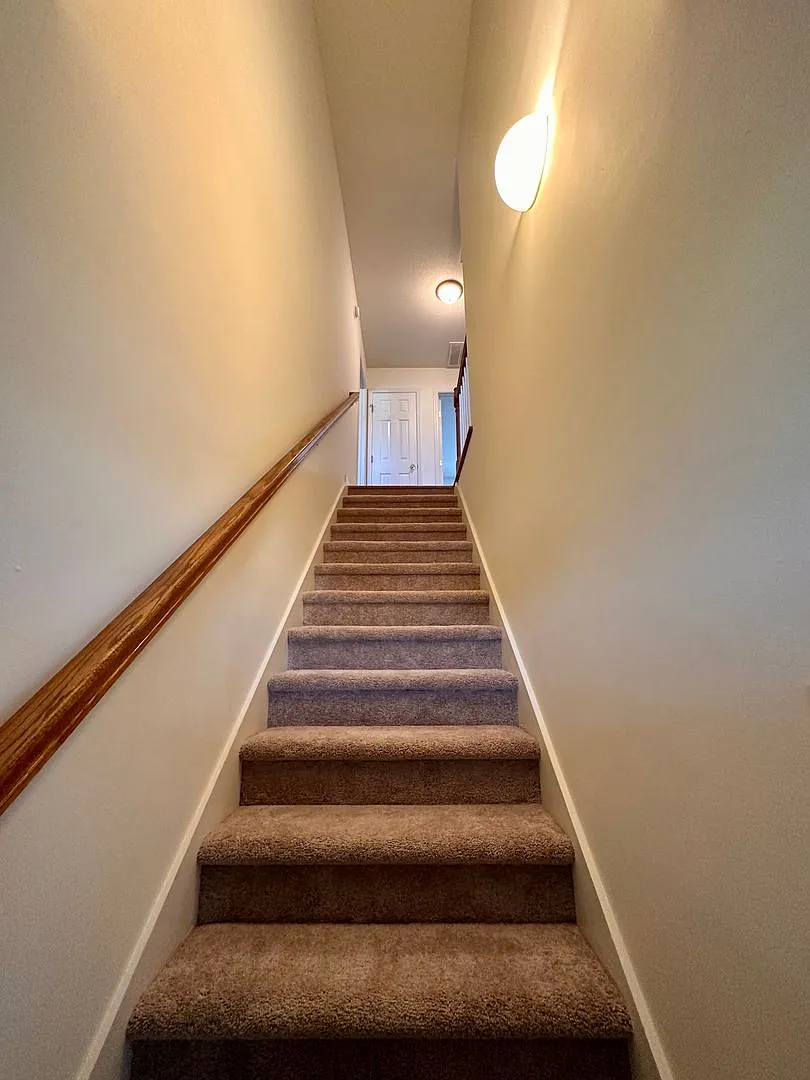 105 E Coopers Ct — Photo 4