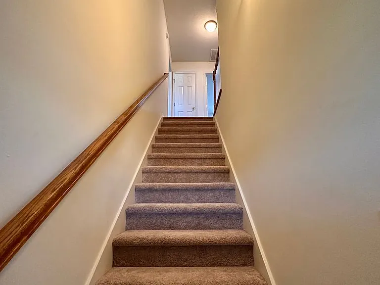 105 E Coopers Ct — Photo 4