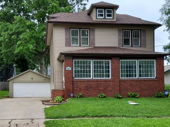 620 E 8th St S, Newton, IA 50208