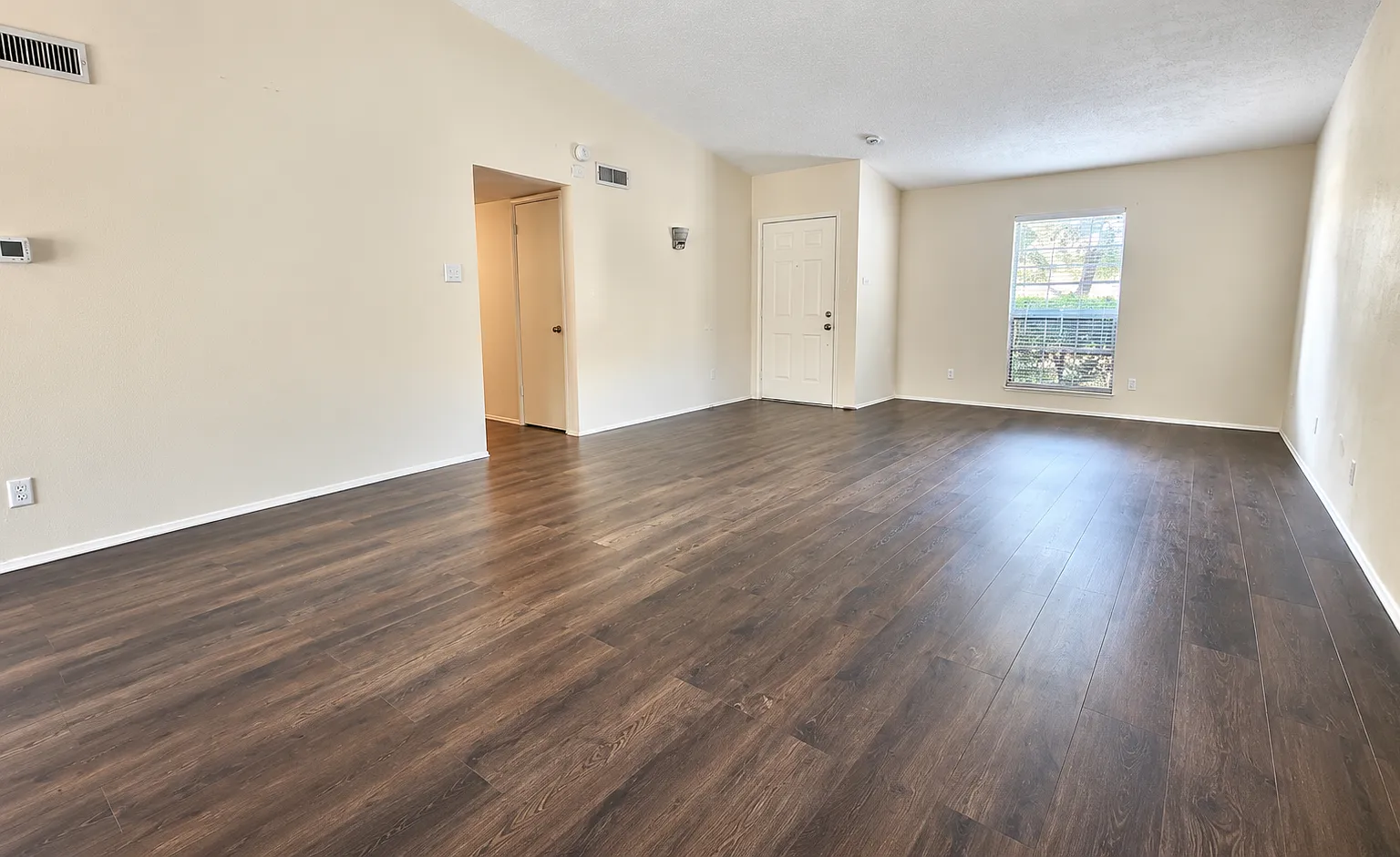 4 bed, 1680 sqft, $2,100 — Photo 3