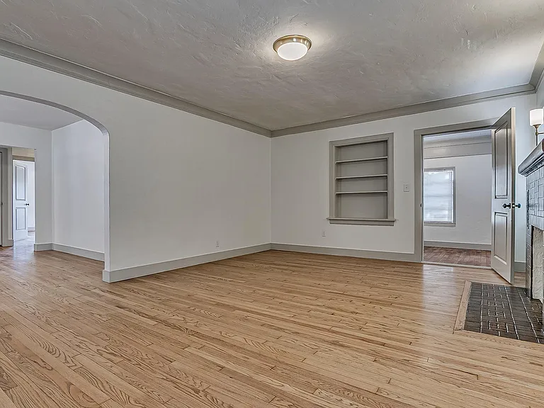 2110 N Kelley Ave — Photo 31