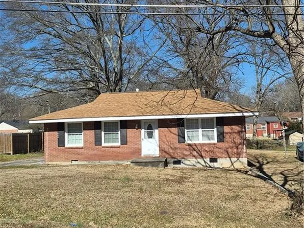 880 White Oak Dr, Forest Park, GA 30297