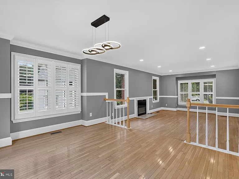 5402 Ashcomb Ct — Photo 13