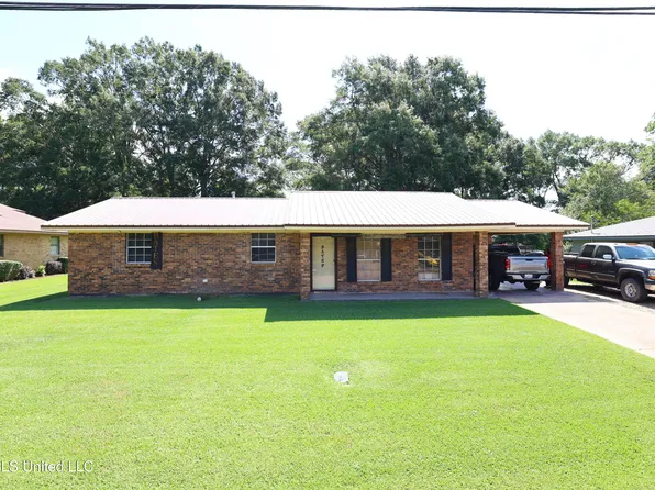 1009 Lotus Dr, Natchez, MS 39120